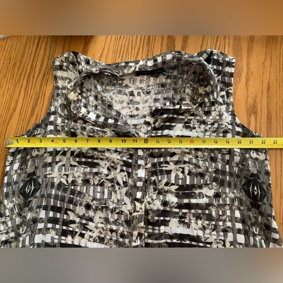 Sheer Sleeveless Tunic - Picture 8 of 8